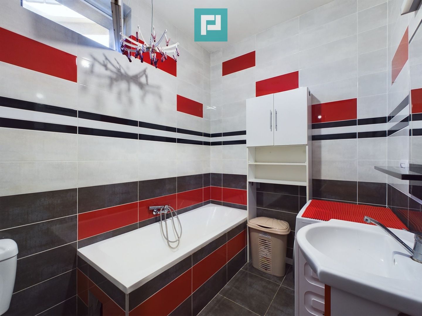 Apartament la casă - 3 camere, Pârneava - Poză 14