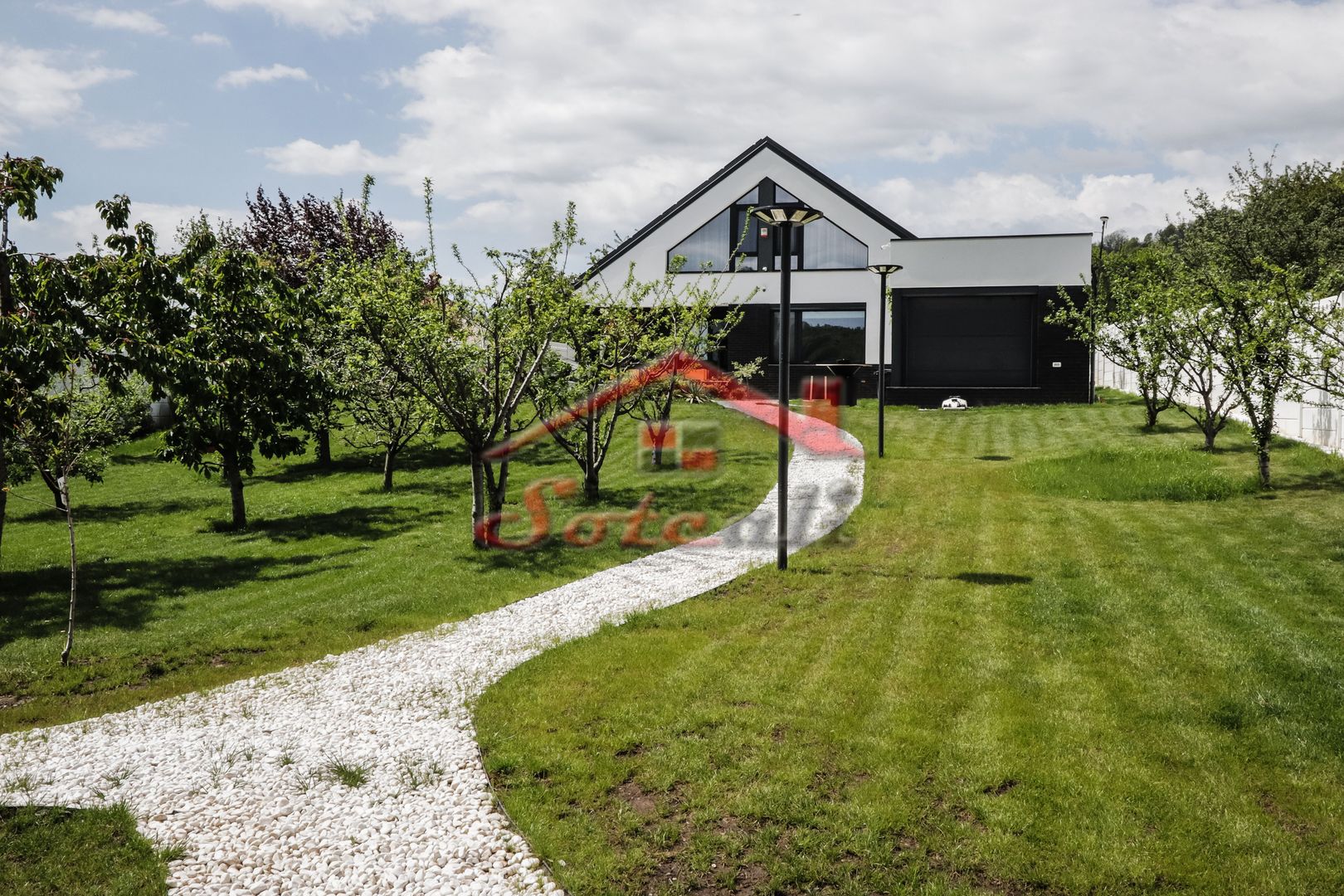 VILĂ MODERNĂ DE LUX CU PISCINĂ, FOTOVOLTAICE ȘI FOIȘOR – BREAZA - Poză 2