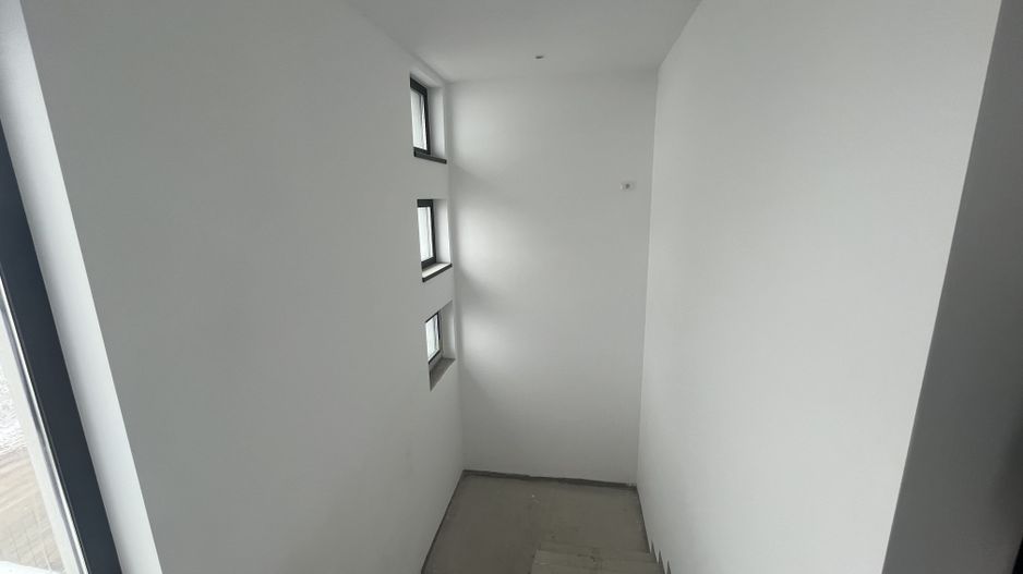 Sacalaz individuala P+E,Terasa,balcon,2 bai,5 camere,2 F.s - Poză 12