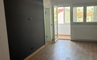 Vând apartament deosebit, zonă ultracentrală, renovat deosebit - Poză 1