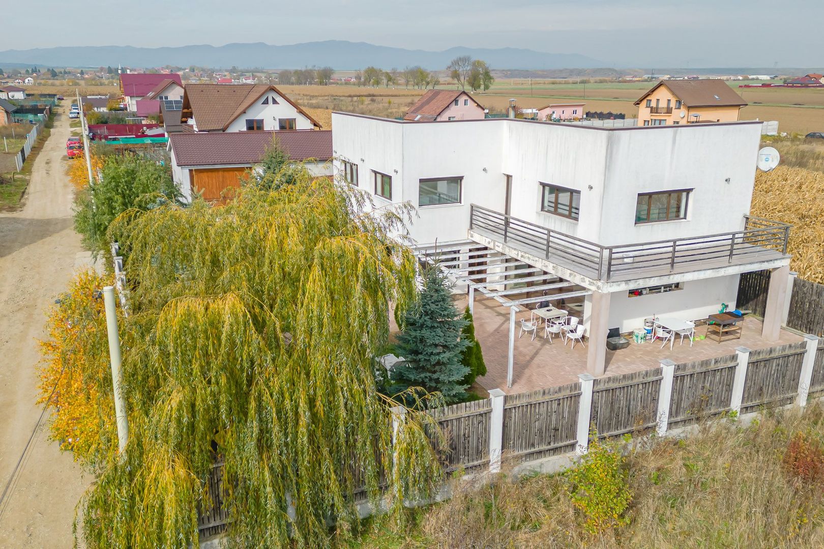 Casa individuala formata din living si 4 dormitoare in Halchiu - Poză 1