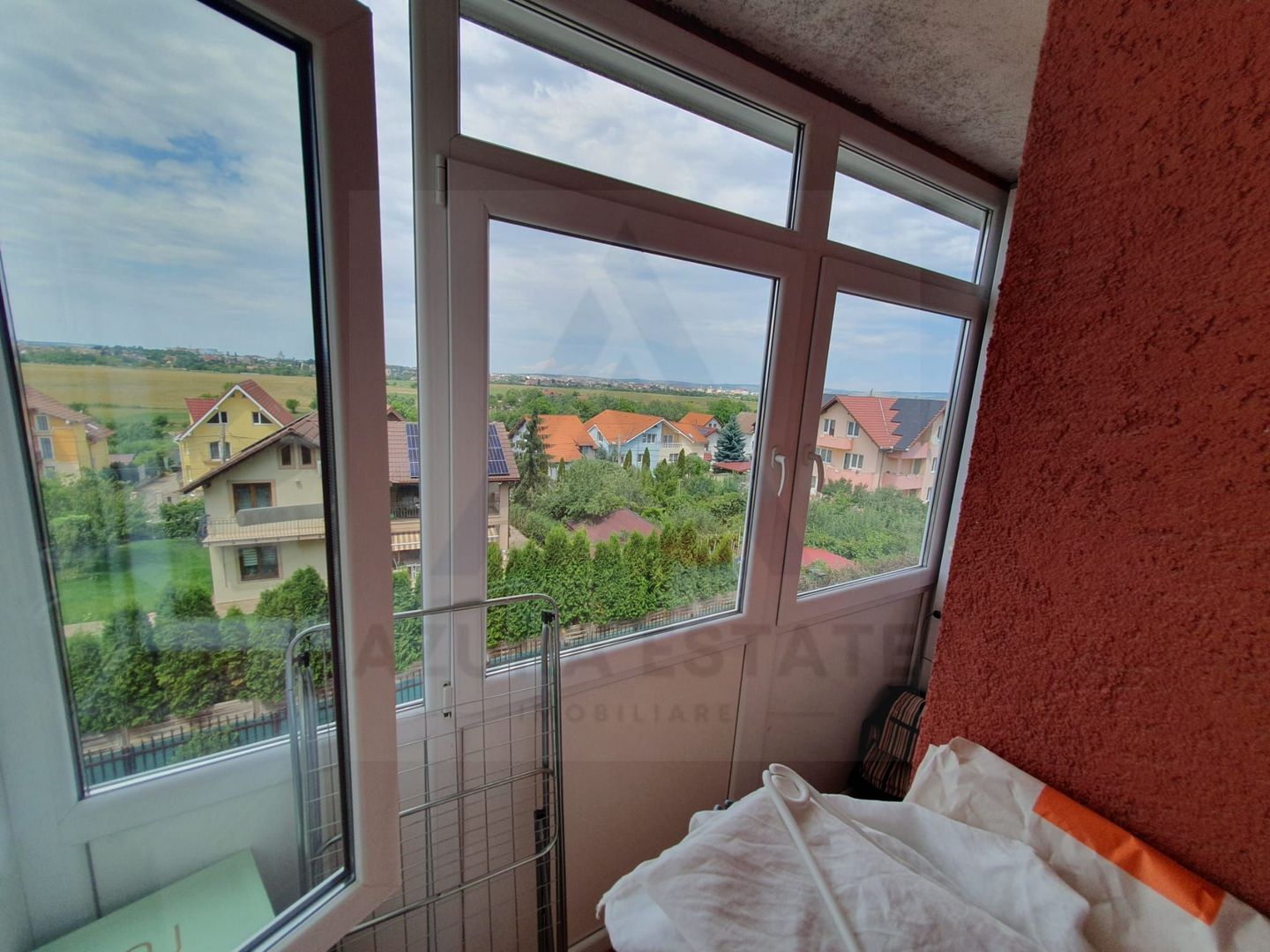 Studio utilat balcon inchis si baie cu geam etaj 1 in zona Valea Aurie - Poză 5