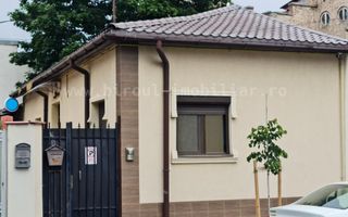 Vânzare Casă Renovată Complet – 3 Garsoniere cu 3 Intrări – Tomis II, Constanța - Poză 1