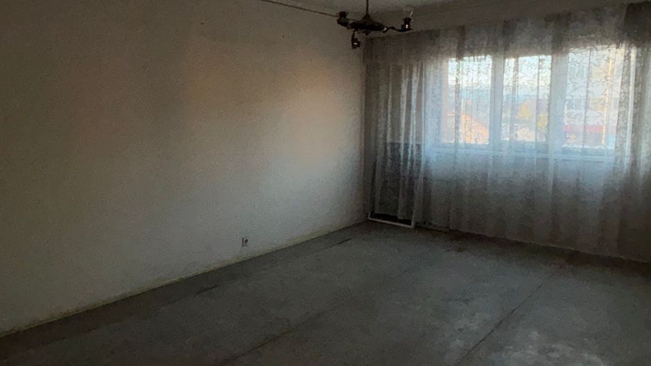 Apartament 3 camere de renovat la etaj 2 in Alba Iulia de Vânzare - Poză 1