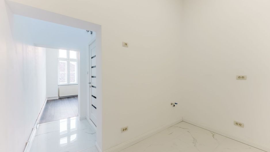 Apartament ultracentral cu 9 camere Arad - Poză 6