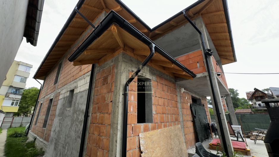 VILA 5 CAMERE, ZONA ULTRA CENTRALA, CAMPULUNG MUSCEL, TEREN 500 MP - Poză 3