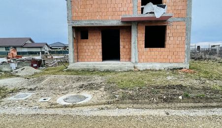 Casă P+M la roșu de vânzare în Cihei – Grigorescu II