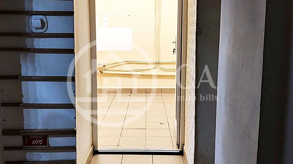 Spatiu comercial de inchiriat cu 5 camere pe Republicii, Oradea - Poză 10