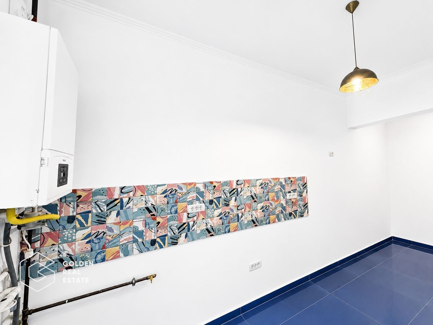 Apartament ultracentral, 2 camere, curte cu acces auto - Poză 9