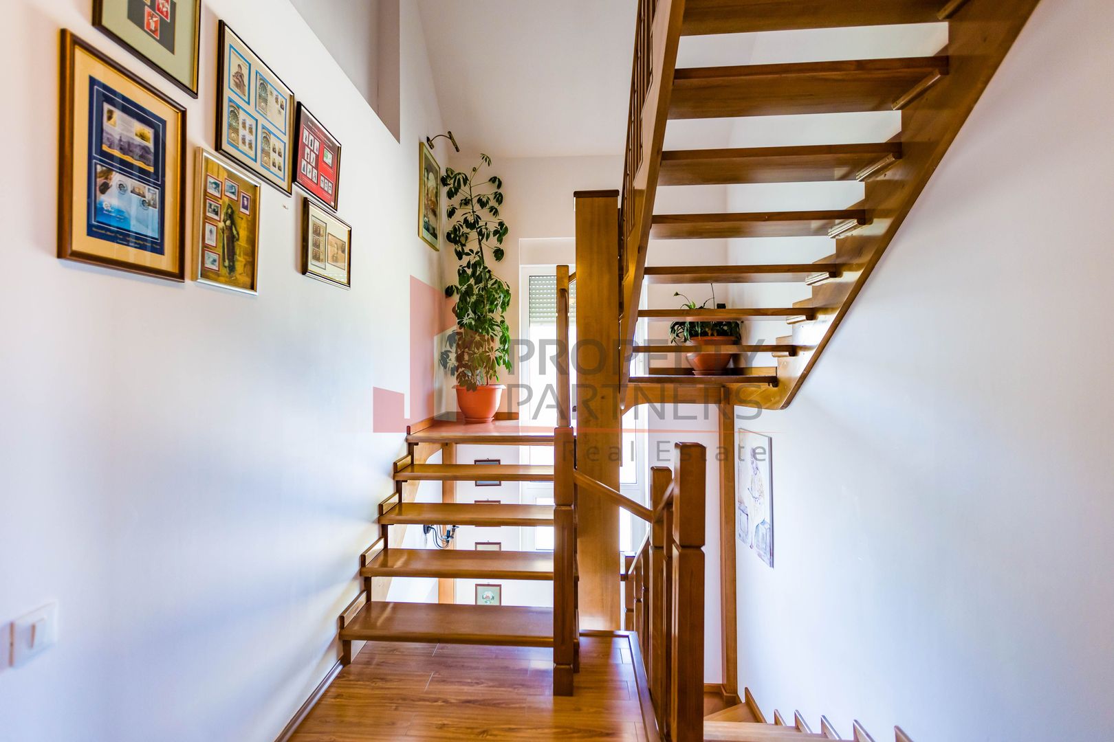 Vilă 340 mp Bran | Teren 5500 mp | 6 dormitoare cu băi proprii - Poză 15