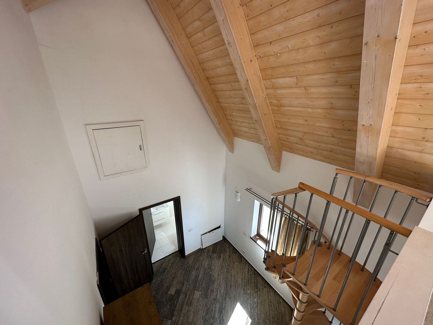 CASA SPATIOASA  CU GARAJ SI TEREN DE 600 MP - Poză 19