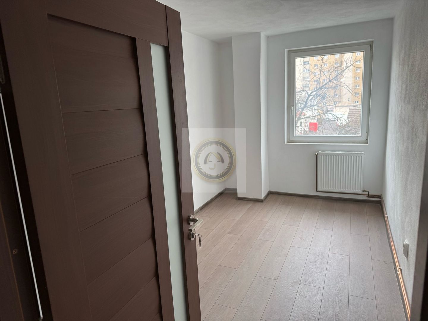 Apartament 3 camere de inchiriat | nemobilat, neutilat | langaDoboz - Poză 11
