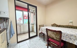 Apartament de inchiriat 3 camere etajul 4, cu lift,  Zona Vasile Aaron - Poză 4
