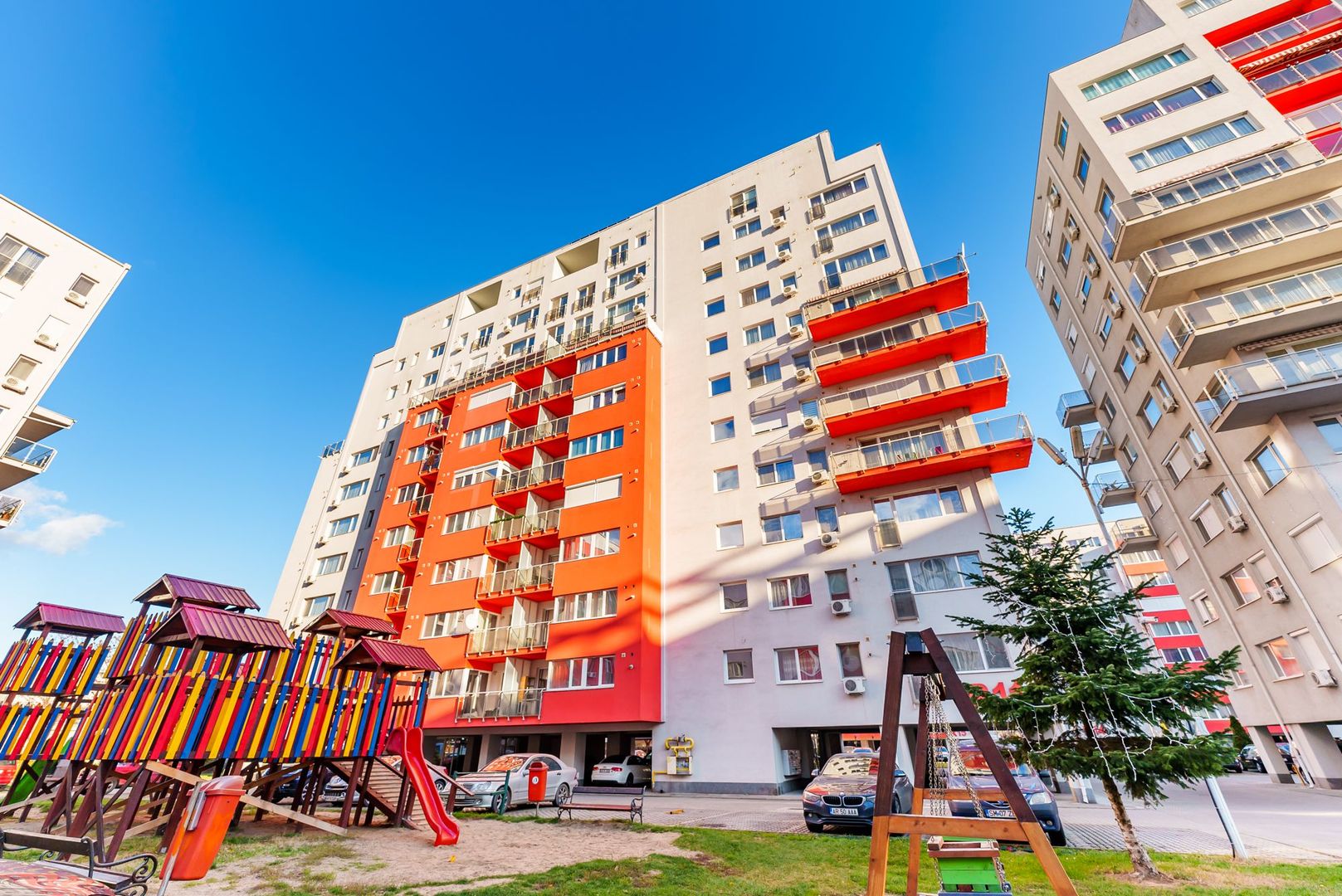 De închiriat apartament cu 3 camere la ARED Uta! - Poză 1