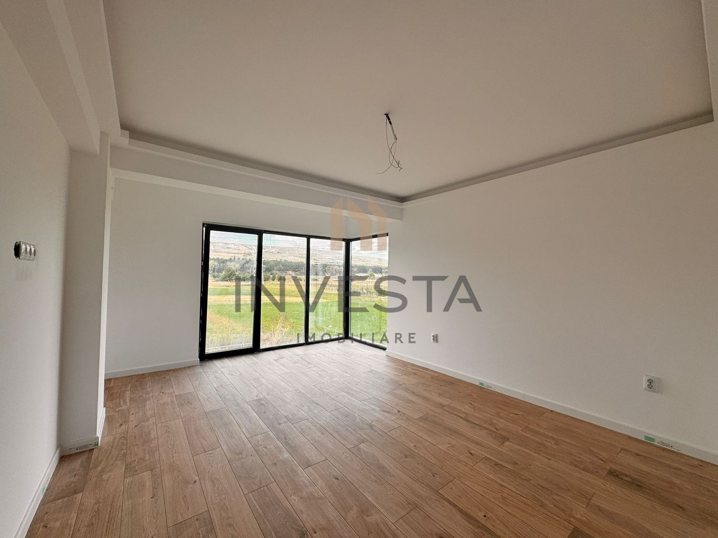 DE VANZARE CASA INDIVIDUALA FINISATA CU TEREN 425 MP FLORESTI - Poză 4