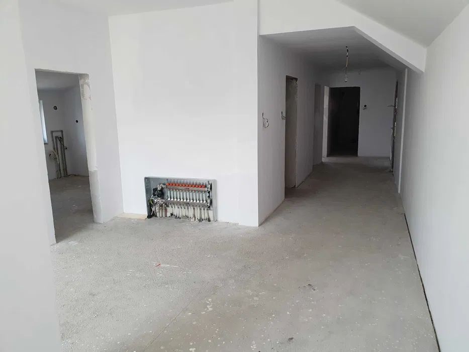 Apartament nou, 3 camere decomandate - Poză 1