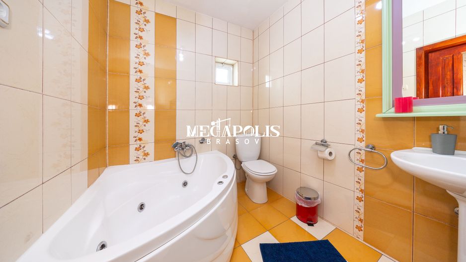 Pensiune de vânzare în Râșnov | 14 camere | 427 mp - Poză 42