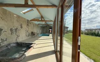 Vila de vanzare in APA-NORD  cu 2 Piscine/Zona de Relaxare/Acces lac - Poză 20