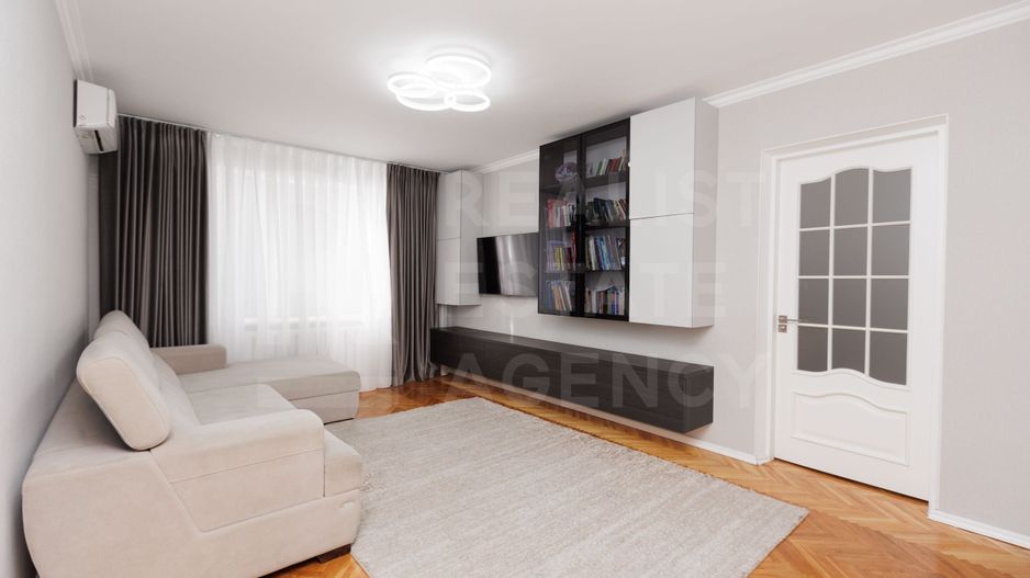 Apartament cu 4 camere spre vânzare, strada Romană, Centru - Poză 1