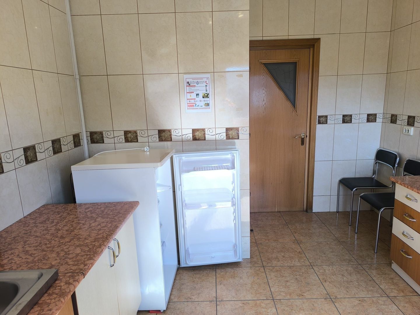 De Inchiriat Apartament 4 camere Nemobilat Piata Unirii Metrou - Poză 12