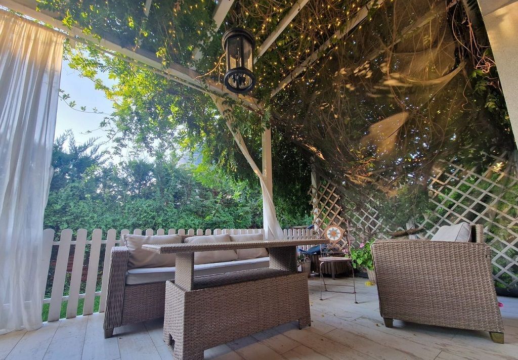 Casa 4 camere | Parcul Mogosoaia | Drum privat cu bariera | P+1+Pod | Semineu - Poză 2