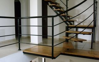 VILA INDIVIDUALA CU 6 CAMERE IN ZONA PIPERA - Poză 3