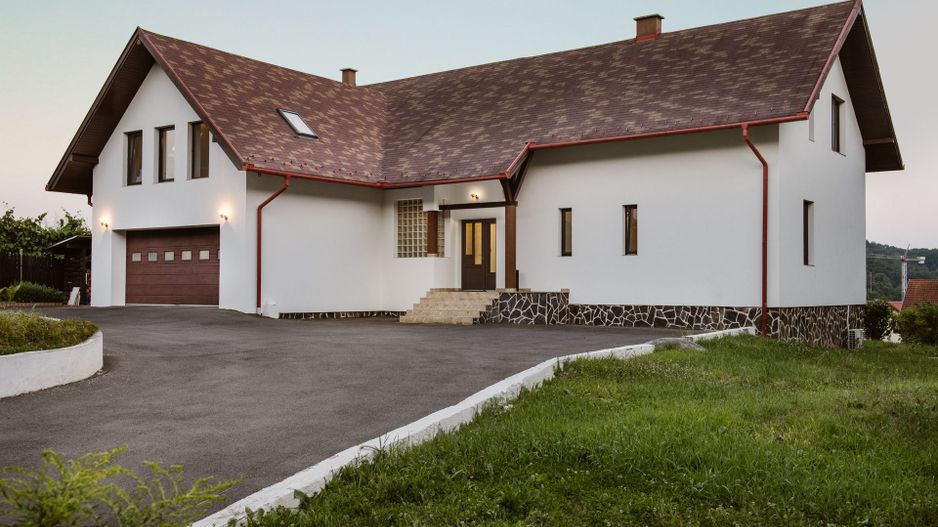 CASA DE LUX ÎN ZONA LIVEZENI - Poză 1