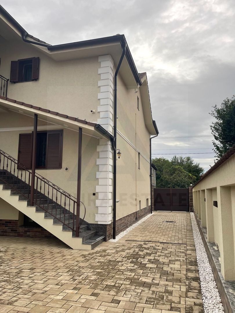 Vila 360 mp utili super exclusivista si teren 750 mp in Sibiu - Poză 2