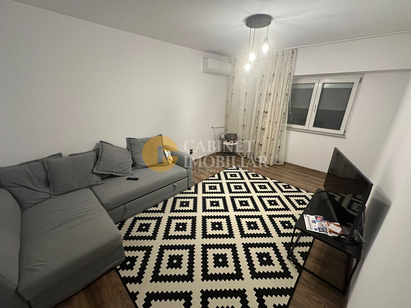 GARĂ - ARCU - 3 CAMERE DECOMANDAT - ETAJ INTERMEDIAR - Poză 1