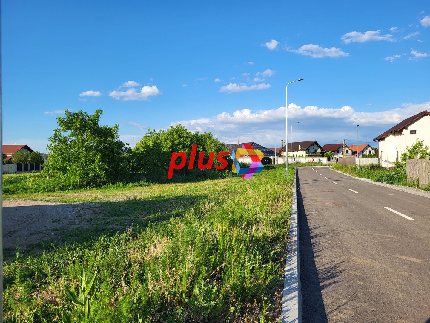 Teren autorizabil rapid cu asfalt și iluminat public - 685 mp - Poză 3