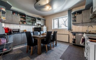 Casă spațioasă în mijlocul orasului, Str. Constantin Brâncuși - Poză 11