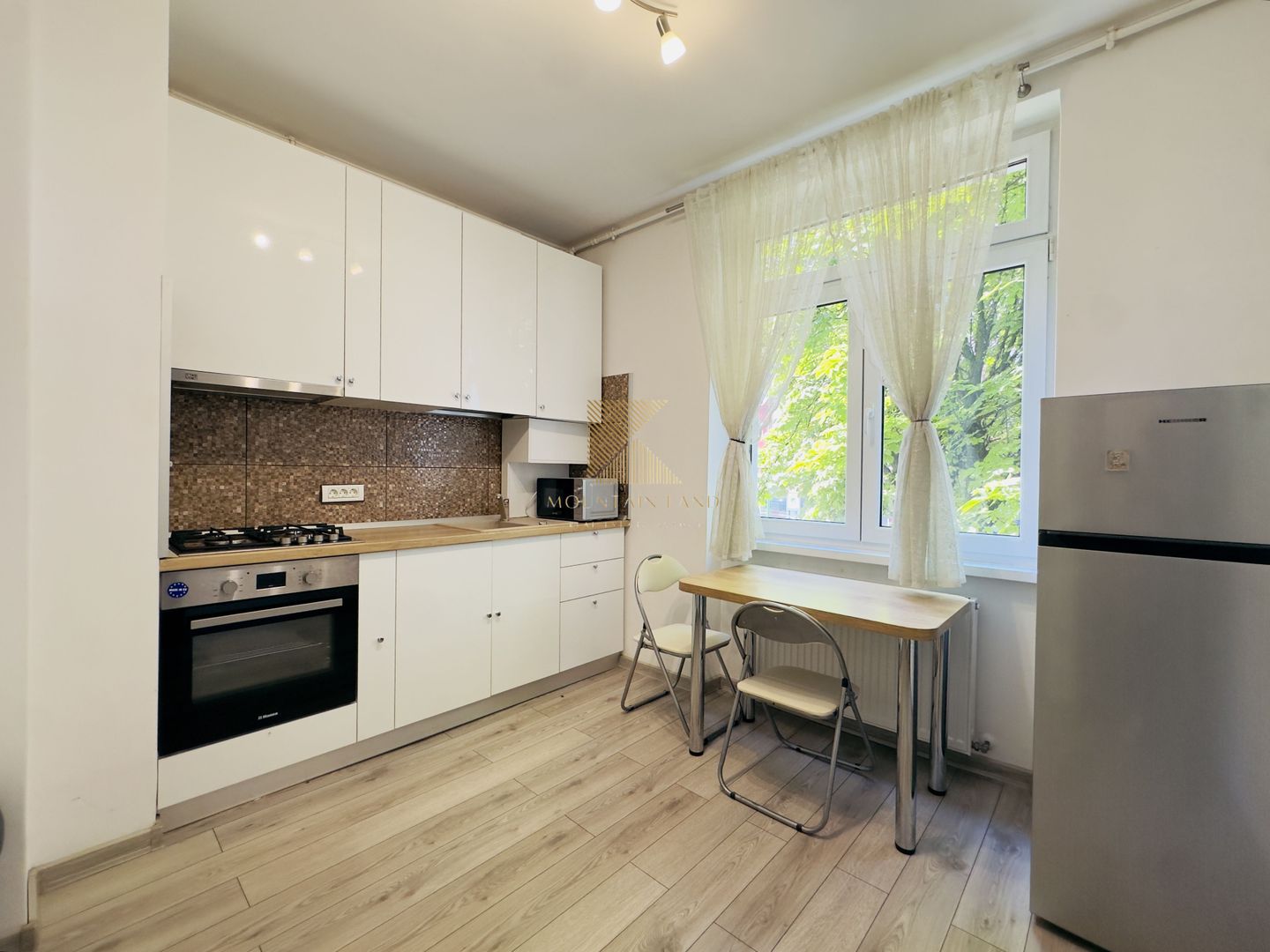 Garsonieră decomandată, complet renovată, etaj 1, zona Judetean - Poză 2