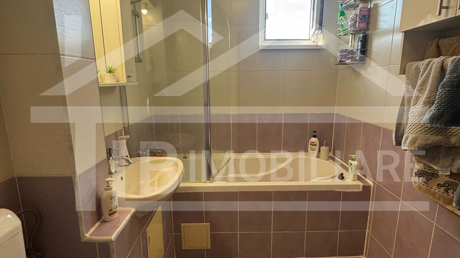 Apartament cu 3 camere, 70 mp, decomandat, Zona Diamant - Poză 11