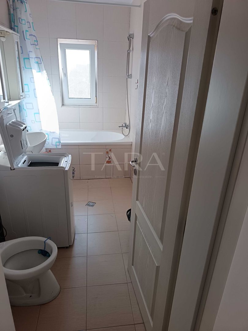 Apartament cu 2 camere, decomandat, balcon și parcare. - Poză 4