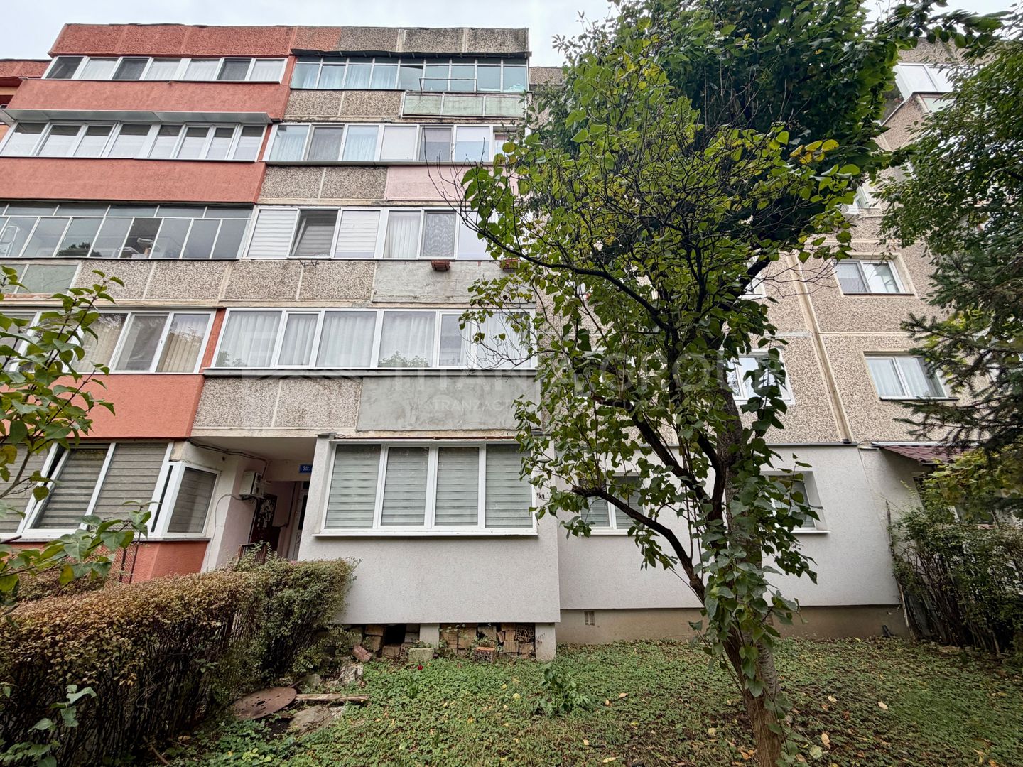 Apartament cu 3 camere, 2 bai  - zona Tractorul - Poză 18