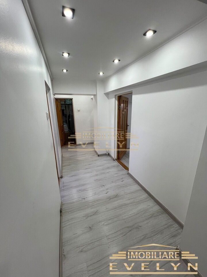 De vanzare apartament 4 camere, etaj 2, Str. Calea Nationala ( Farmacia Husac ) - Poză 7