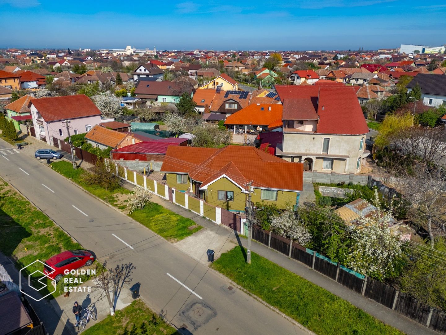Casa spatioasa cu piscina si teren generos in Bujac - Poză 15