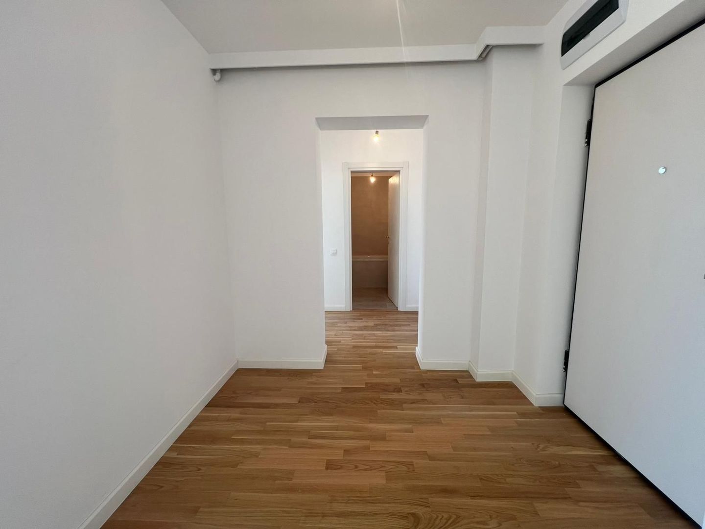 Apartament 2 Camere | Balcon cu Vedere spre Lac | Aproape de Metrou - Poză 10