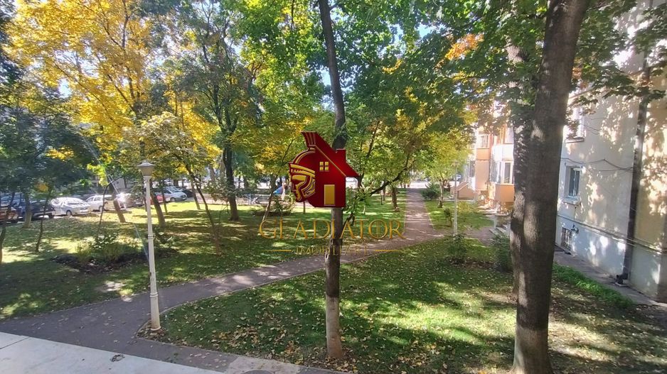 Copou Parc ferit de agitatia bulevardului, spatiu verde, et 1 cu lift - Poză 1