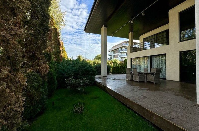 Vila lux de vanzare in cel mai dorit complex din Erou Iancu Nicolae-locatie rara - Poză 35