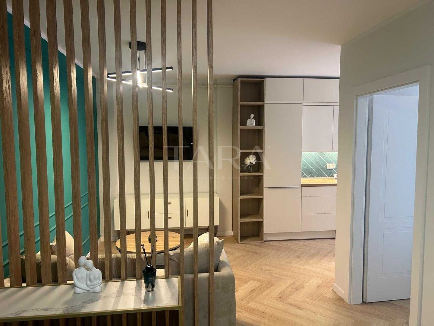 Apartament elegant cu balcon generos în zona Eroilor Florești. - Poză 2