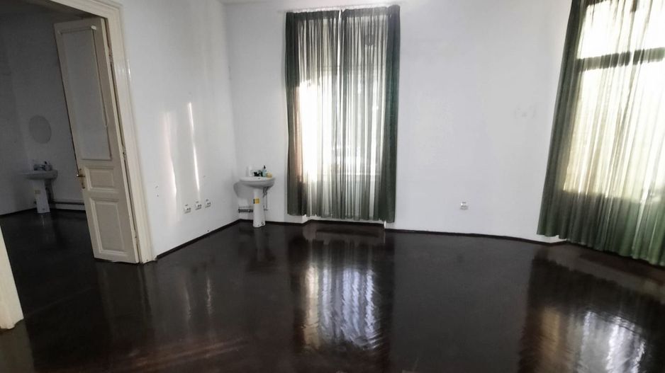 VILA - Parter 5 Camere, 140 mp si Demisol. Zona Ecaterina Teodoroiu. - Poză 3