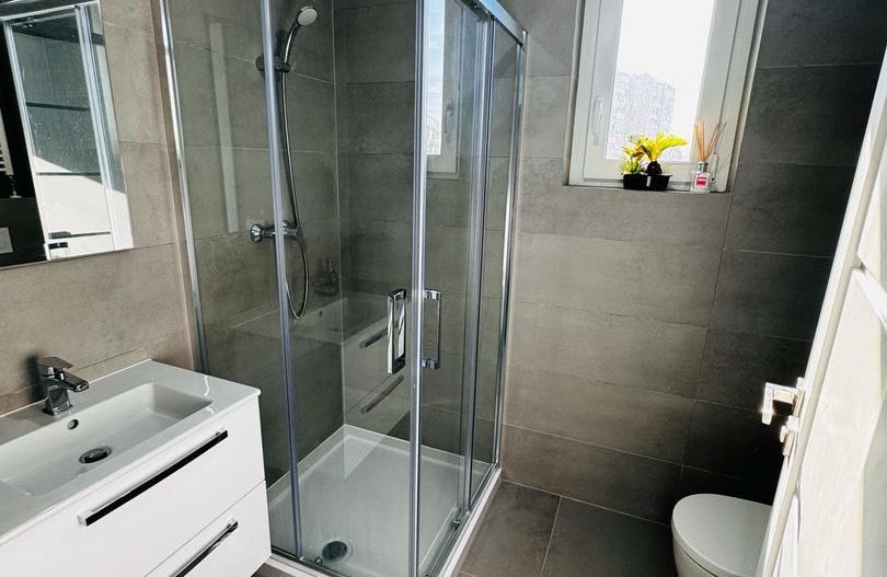 Apartament de inchiriat 3 camere 2 Baii Micalaca, parcare, bloc nou - Poză 8