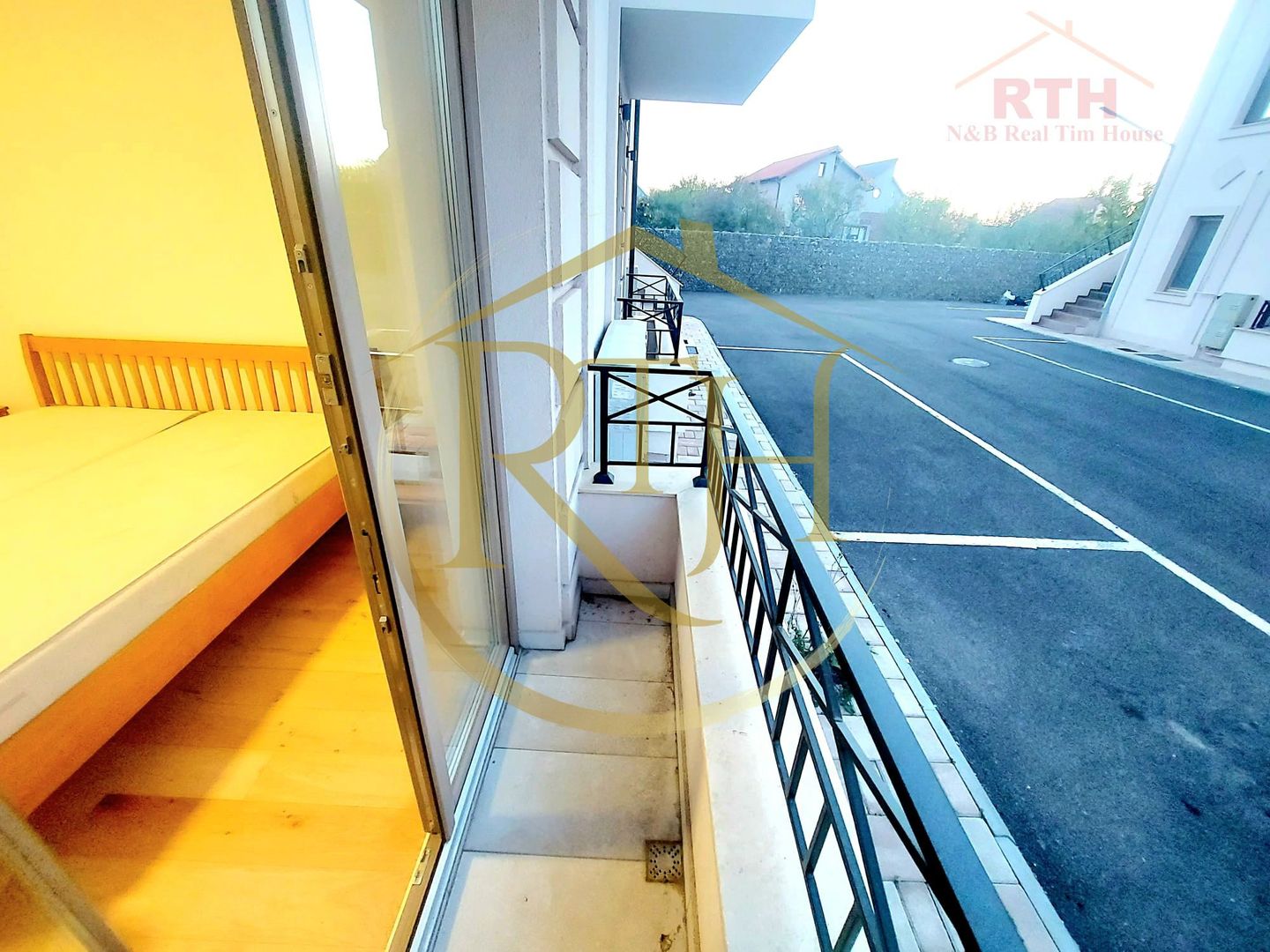 Oferim spre inchiriere, apartament cu 2 camere, Parcare privata - Poză 9