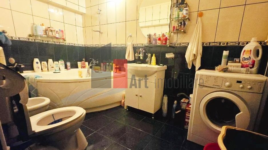 Apartament de vanzare 4 camere transformat in 3 camere Dristor -Ramnicu Sarat - Poză 6