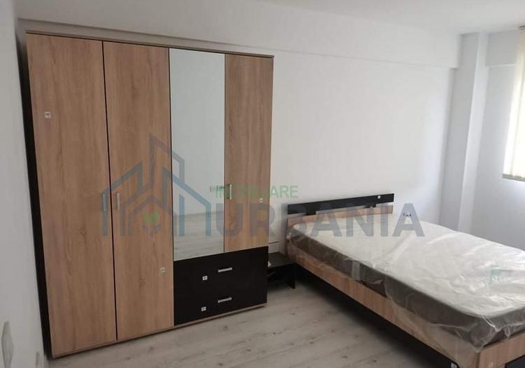 închiriez apartament cu o camera - Poză 1