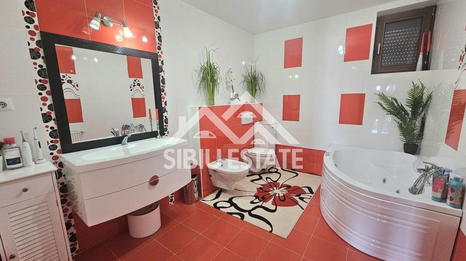 Casa individuala cu garaj in Sura Mare, SIbiu - Poză 8