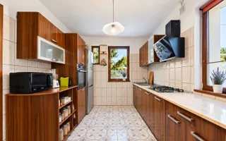 Vilă cu 8 camere de vânzare, piscina, livada, iesire la Balta Pasarea - Poză 11