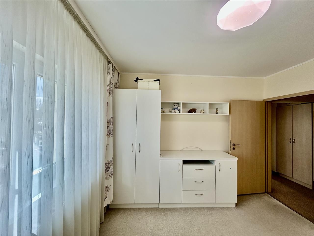 Apartament de închiriat în Sibiu – 3 camere, decomandat, 2 băi, 80 mp - Poză 9