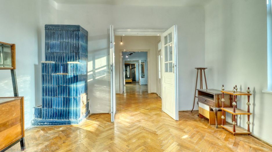 Centru- Casă boierească individuală- 5 camere si  451 mp teren - Poză 23